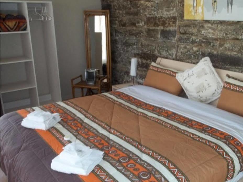 The Whitehouse Inn Sutherland Exterior photo